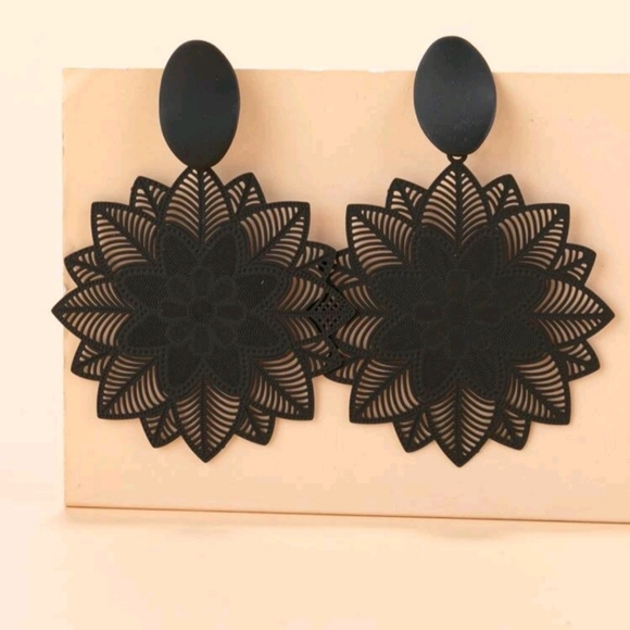 Stylish earrings - Picture 1 of 4
